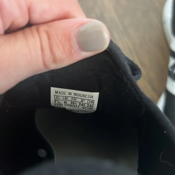 Addidas Sneakers - Picture 3 of 3